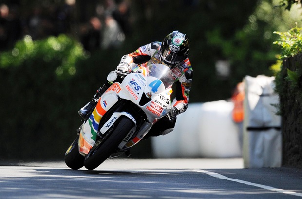 Ian Hutchinson on his way to an incredible fourth TT win in a week